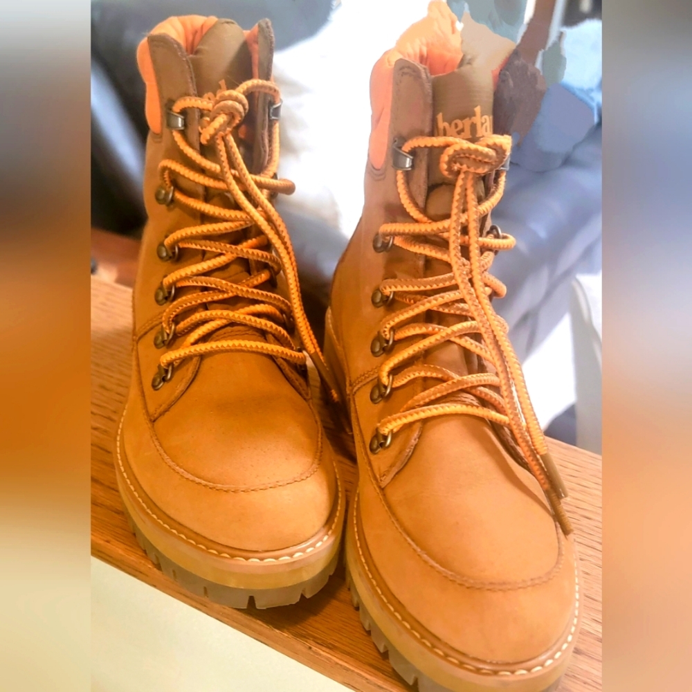 Timberland 8, camel genuine leather, perfect.